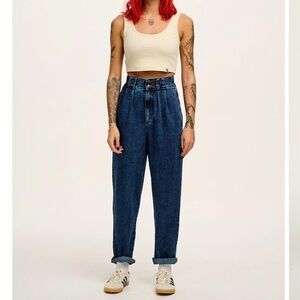Addison - Tapered Denim Jeans in Mid Wash Blue - Mid Wash Blue